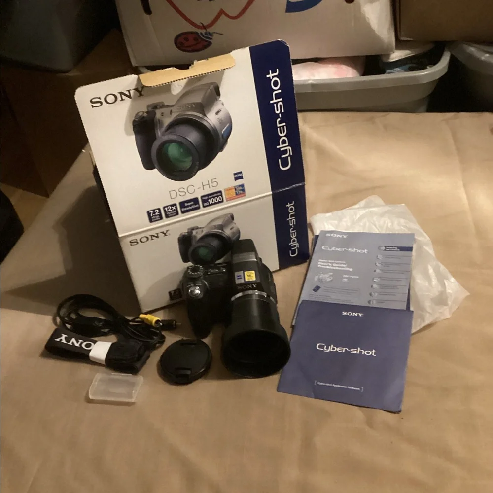Sony Cyber-shot DSC-H5 Digital Camera - Black and Silver